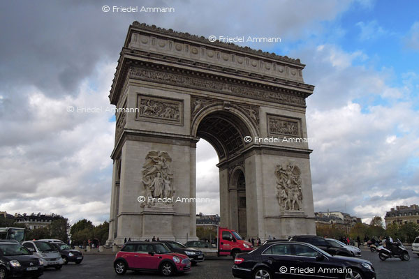 WORLD - France, Paris - Arc de Triomphe
