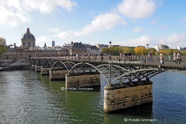 WORLD - France, Paris – Pont des Arts