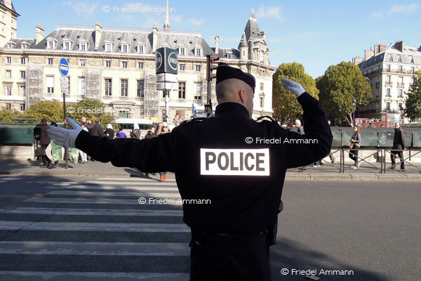 WORLD - France, Paris - Policier