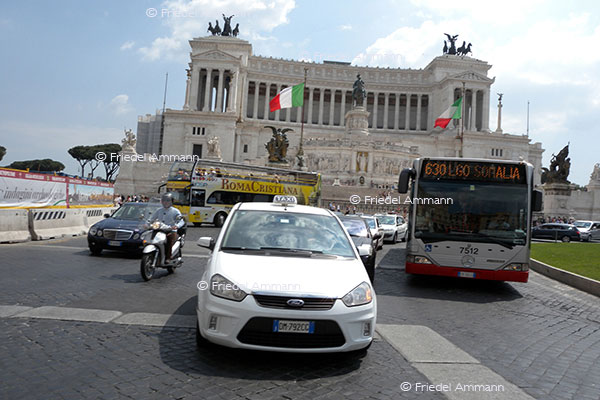 WORLD - Italia, Rom - Monumento Vittorio Emanuele II