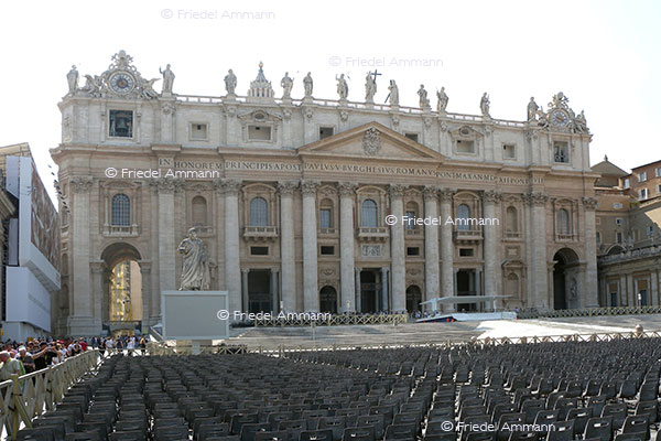 WORLD - Italia, Rom – Petersdom / San Pietro, Vaticano 