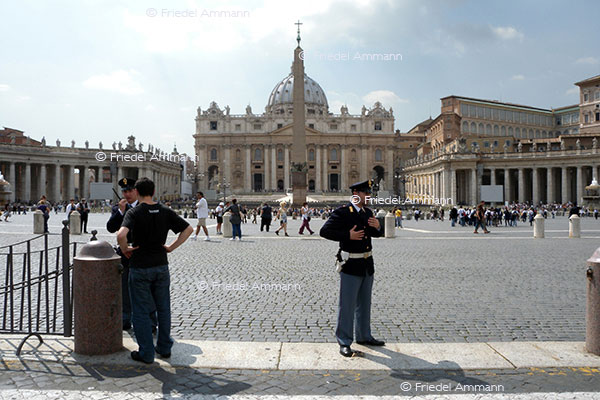 WORLD - Italia, Rom – Petersdom / San Pietro, Vaticano 
