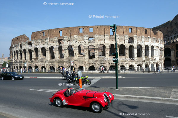 WORLD - Italia, Rom - Colosseum