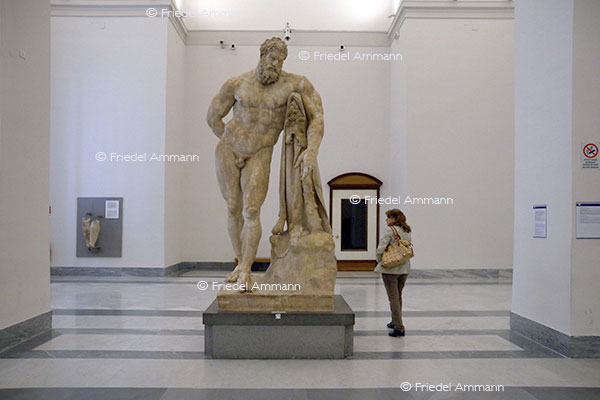 WORLD - Italia, Napoli - Archäologisches Nationalmuseum / Museo Archeologico Nazionale