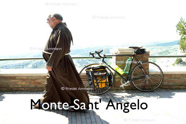 WORLD - Italia, Sud - Monte Sant' Angelo