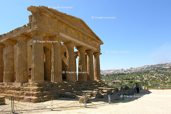 WORLD - Italia, Sizilien / Sicilia - Dorischer Tempel / Il tempio della Concordia - Agrigent