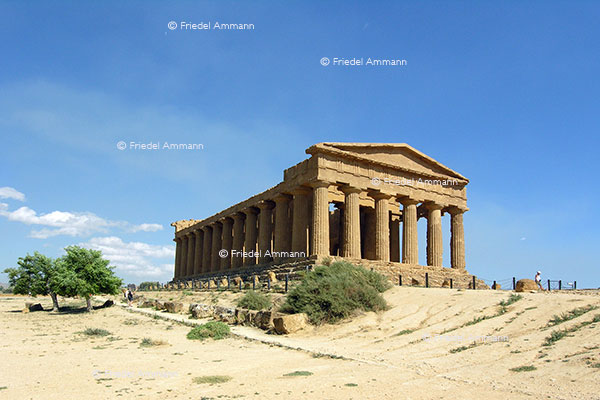 WORLD - Italia, Sizilien / Sicilia - Dorischer Tempel / Il tempio della Concordia - Agrigent