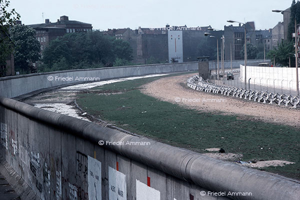 WORLD – Politics / History – Berlin Wall