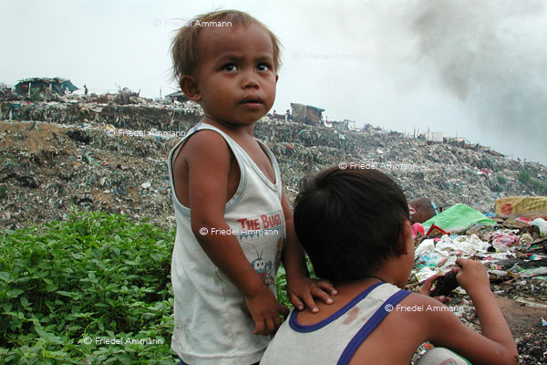 WORLD - Philippinen, Metro Manila - Payatas - garbage pickers «Scavenger»