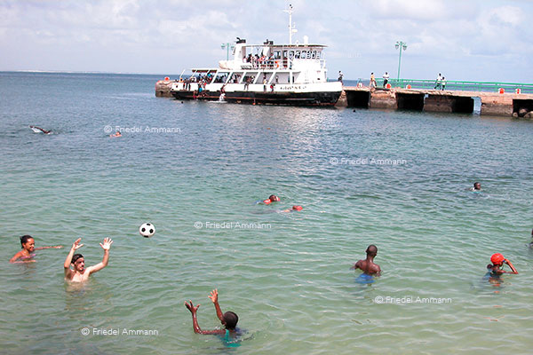 WORLD - Senegal - Ferry Goree-Dakar