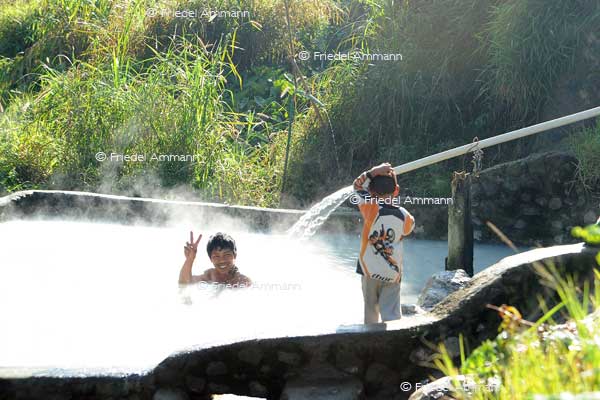 WORLD – Indonesien, Java – hot spring Dieng Plateau