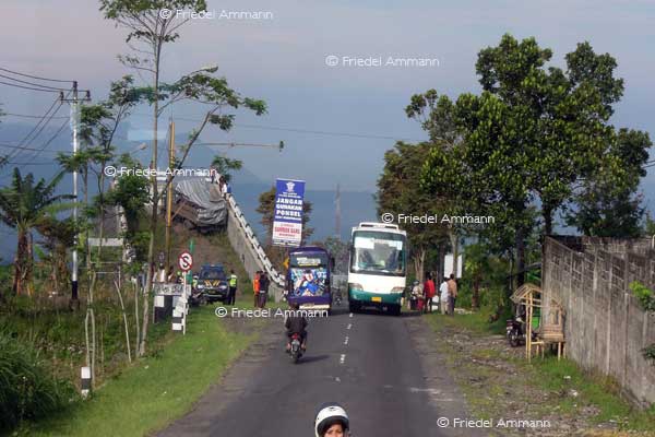 WORLD – Indonesien, Java – traffic accident