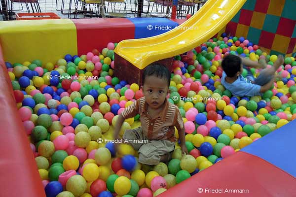 WORLD – Indonesien, Java - playground
