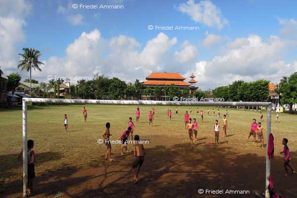 WORLD - Indonesien, Bali – Ubud football field
