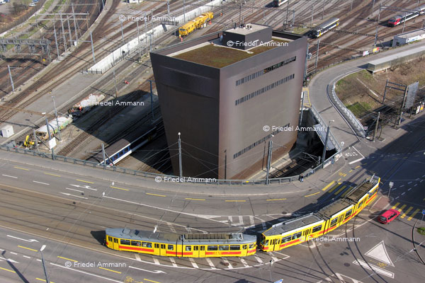 BASEL – Impressionen 1 – Münchensteinerbrücke, SBB Stellwerk - Architekten Herzog &. De Meuron 