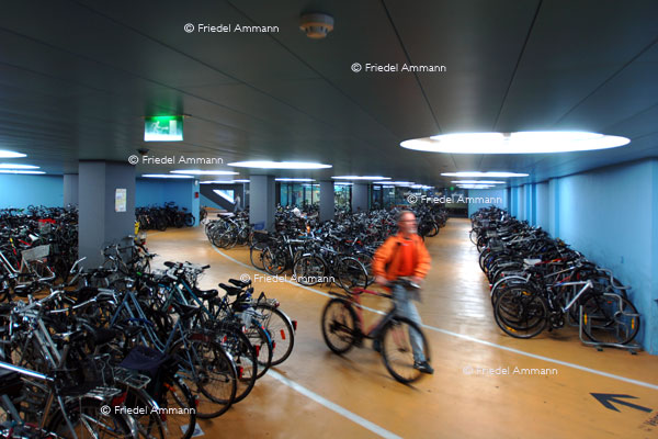 BASEL – Impressionen 2 – Bahnhof SBB Veloparking