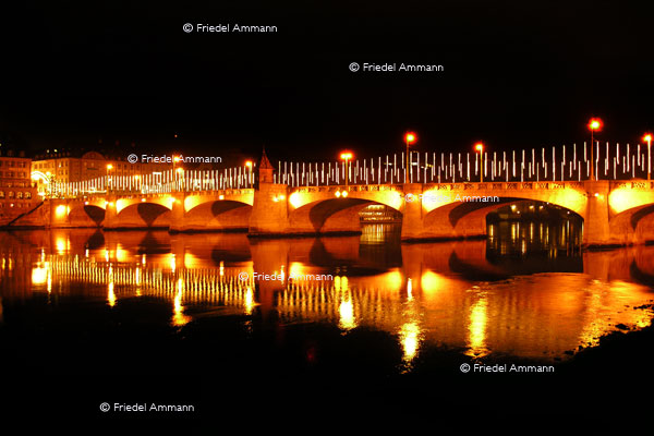 BASEL – Impressionen 2 – Weihnachtsbeleuchtung, mittlere Rheinbrücke