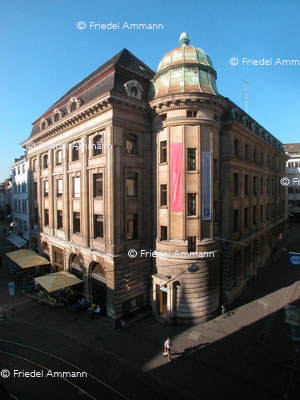 BASEL - Historische Gebäude - Haus der Mitte