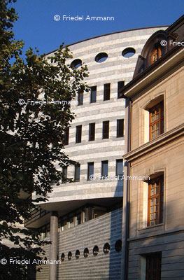 BASEL - Architektur 20. Jahrhundert - BIZ am Aeschenplatz, Architekt Mario Botta