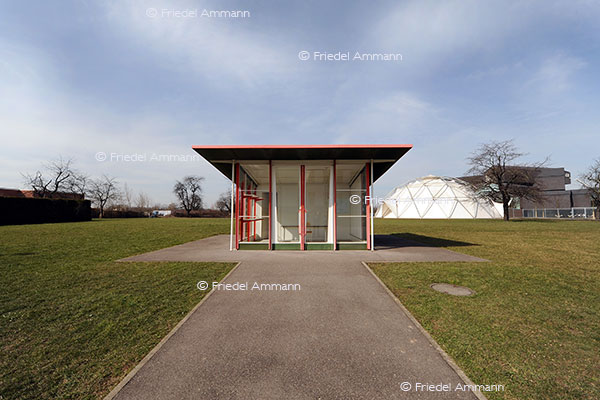 BASEL / Weil am Rhein – vitra. Tankstellen-Häuschen, Jean Prouvé – Kuppelzelt, Richard Buckminster Fuller – vitraHaus, Herzog & De Meuron
