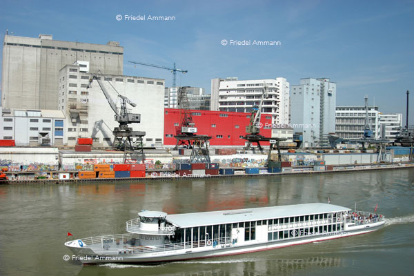 BASEL - Rheinschiffahrt