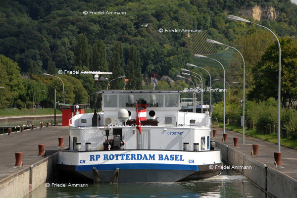 BASEL - Rheinschiffahrt - Schleuse Birsfelden