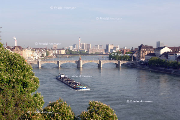 BASEL - Rheinschiffahrt - Mittlere Rheinbrücke