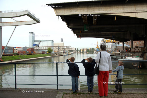 BASEL - Rheinschiffahrt - Rheinhafen, Kleinhüningen