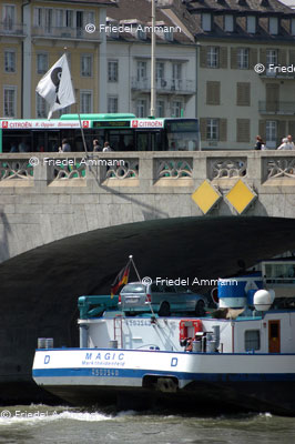 BASEL - Rheinschiffahrt - Mittlere Rheinbrücke