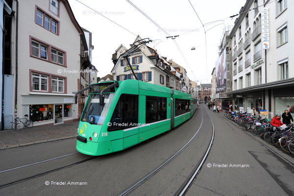 BASEL – Öffentlicher Verkehr – BVB, Combino-Tram 