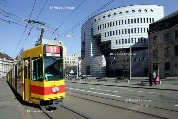BASEL – Öffentlicher Verkehr – BLT - Aeschenplatz, BIZ Gebäude, Architekt Mario Botta