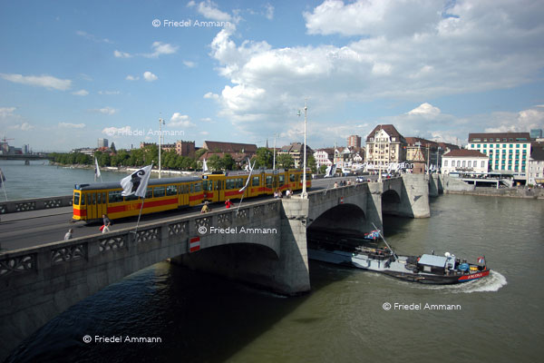 BASEL – Mobilität - Mittlere Rheinbrücke