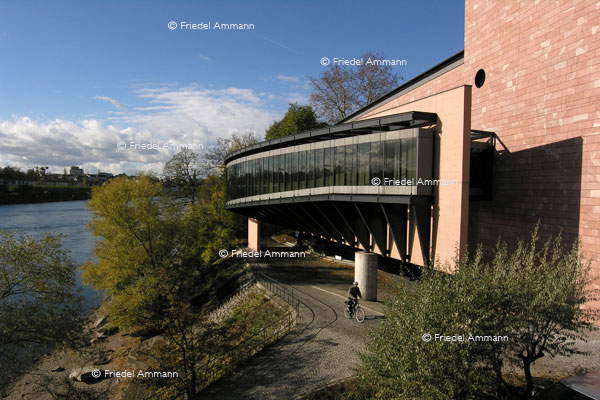BASEL – Mobilität – Veloweg, Tinguely Museum