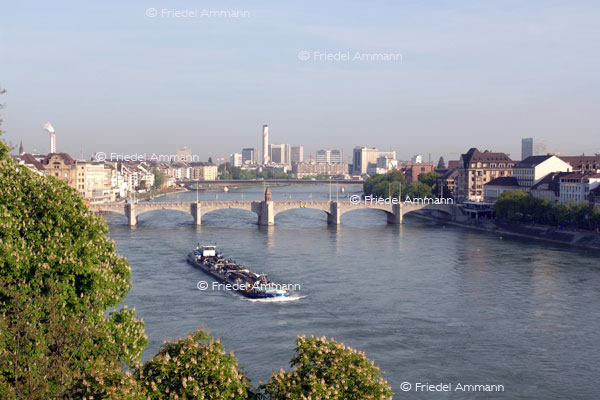 BASEL – Mobilität – Rheinschifffahrt, Mittlere Rheinbrücke