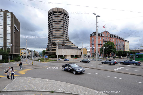 BASEL – Mobilität - Bahnhofplatz SBB, BIZ Gebäude