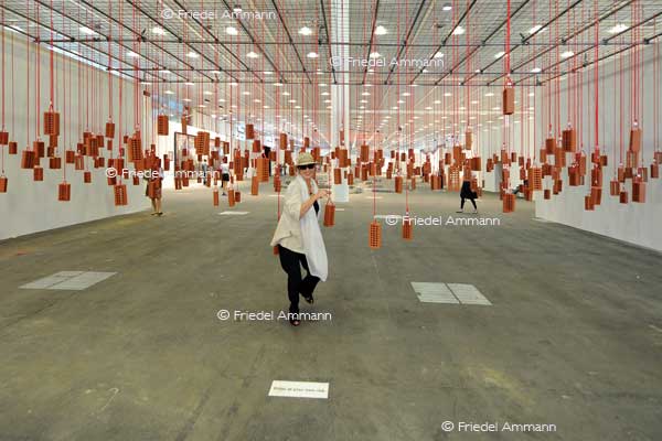 ART 42 Basel 2011 Unlimited - Vera Lutter, «Folding Four in One», Gagosian Gallery, New York