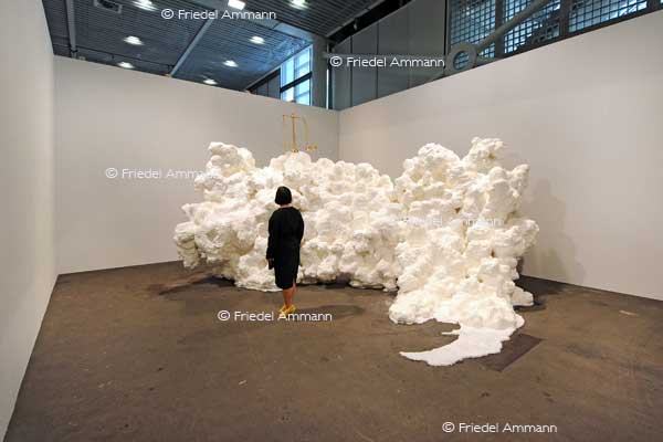 ART 42 Basel 2011 Unlimited - Jennifer Allora & Guillermo Calziadilla, «Scale of Justice Carried by Shore Foam» - Galerie Chantal Crousel. Paris