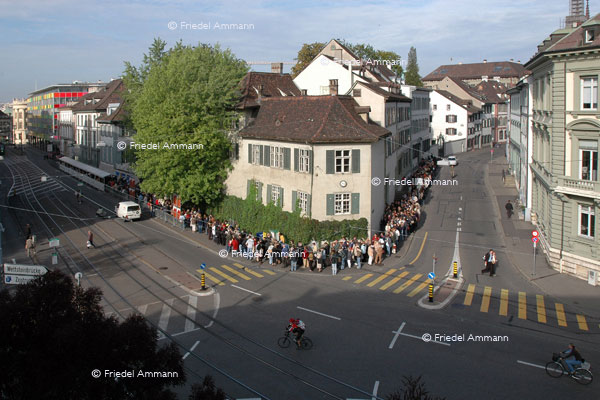 BASEL - BesucherInnen - Tutanchamun-Ausstellung, Antikenmuseum