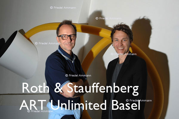 BASEL - BesucherInnen - Roth & Stauffenberg - »The Pool of La Cumbre« ART Unlimited Basel