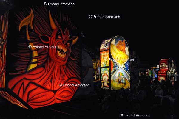 BASEL - Fasnacht 2011 - Laternenausstellung auf dem Münsterplatz