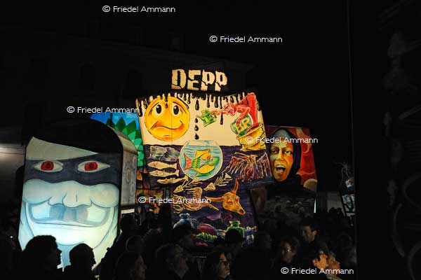 BASEL - Fasnacht 2011 - Laternenausstellung auf dem Münsterplatz