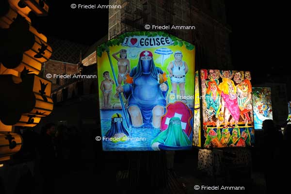 BASEL - Fasnacht 2011 - Laternenausstellung auf dem Münsterplatz