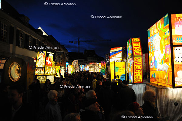BASEL - Fasnacht 2010 - Laternenausstellung auf dem Münsterplatz