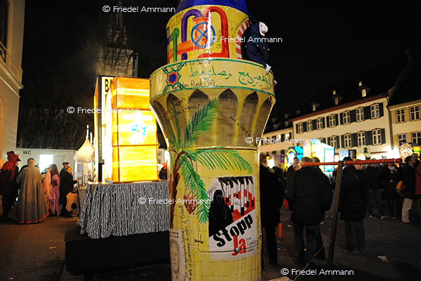 BASEL - Fasnacht 2010 - Laternenausstellung auf dem Münsterplatz