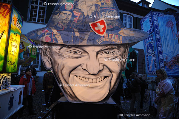 BASEL - Fasnacht 2010 - Laternenausstellung auf dem Münsterplatz