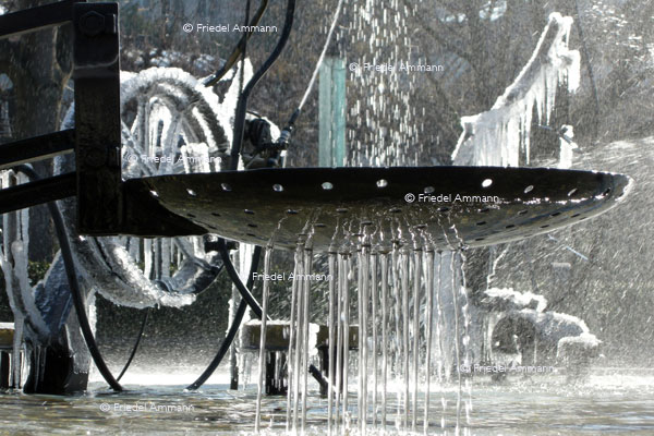 BASEL - Öffentliche Kunst - Tinguely Fasnachtsbrunnen