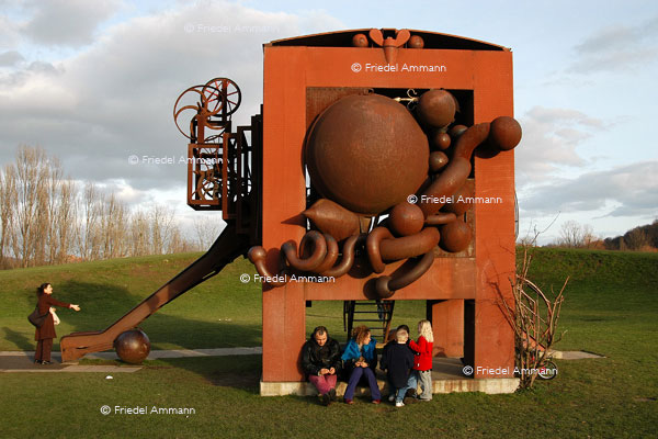 BASEL - Öffentliche Kunst - Amboss von Bernhard Luginbühl