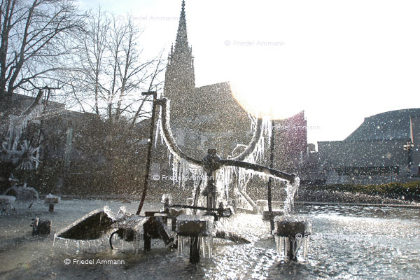 BASEL - Öffentliche Kunst - Tinguely Fasnachtsbrunnen, Elisabethenkirche