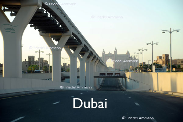 BAUTEN – Brücken / Bridges - Viadukt, Hotel Atlantis - Dubai