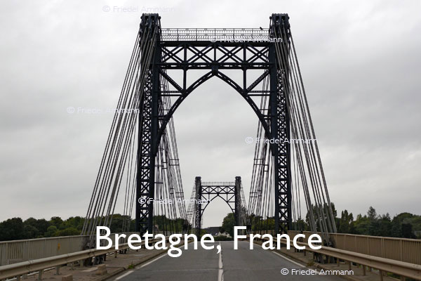 BAUTEN – Brücken / Bridges – Stahlhängebrücke, Bretagne, France